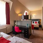 호텔 Seehotel Brandenburg An Der Havel 브리에로프